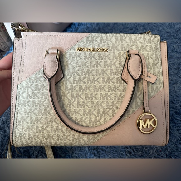 Micheal Kors Purses - Picture 5 of 6